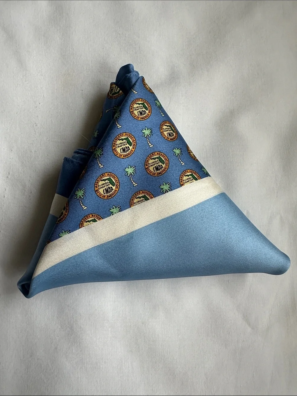 Vineyard Vines Light Blue Medallion Palm Tree Florida Silk Scarf 34” Square